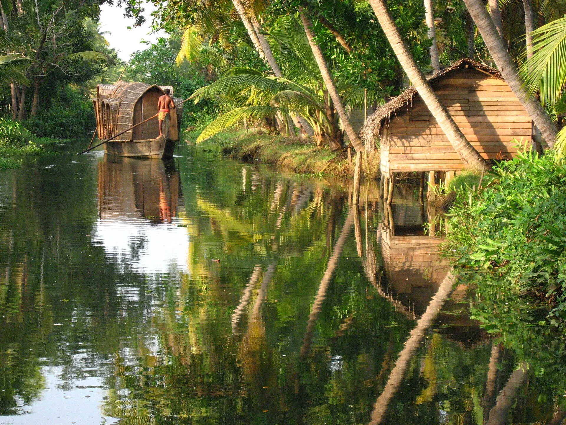 3 Bedroom Houseboat — private houseboat cruise on the Alleppey backwaters, Kerala